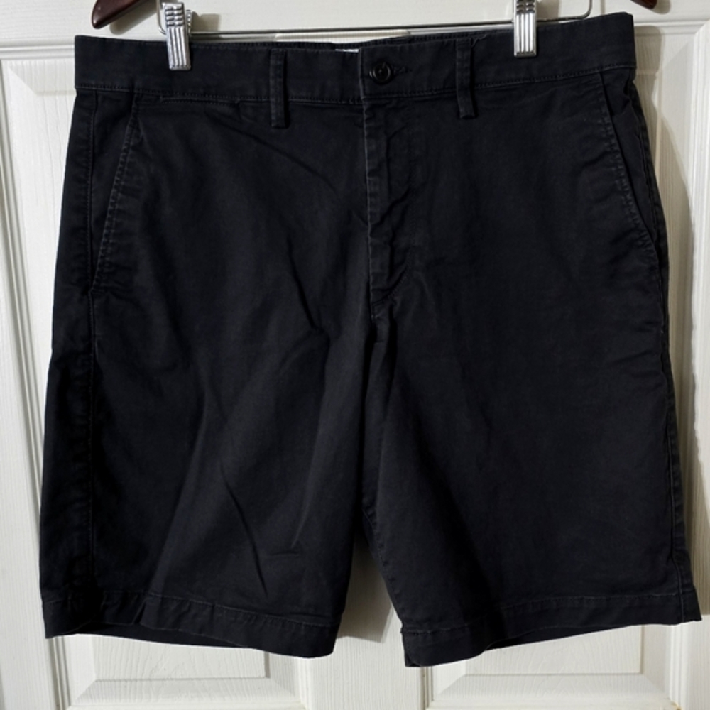 Men's Gap Essential Khaki Shorts Sz 33
